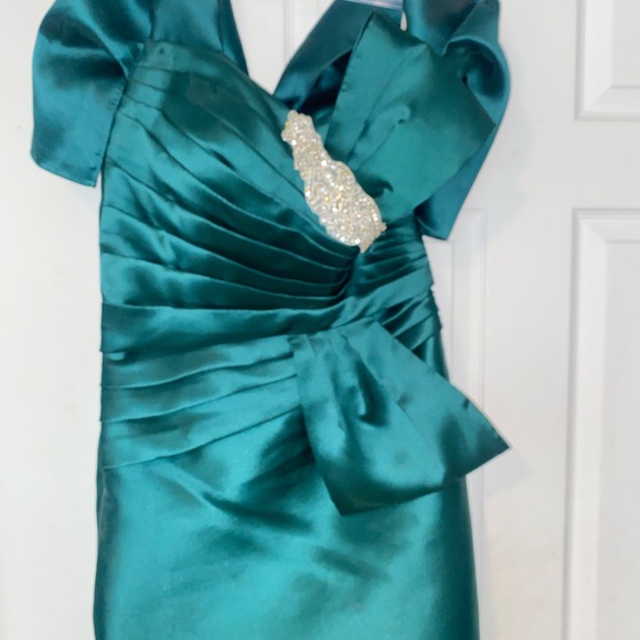 Mother of the bride/ groom formal dress .Cameron Blake Mon Cheri. - Picture 4 of 8